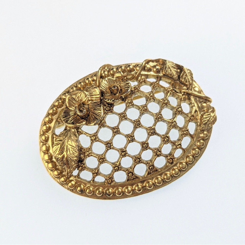 Lovely Vintage Jewellery  Gold-tone Victorian style Flowers brooch